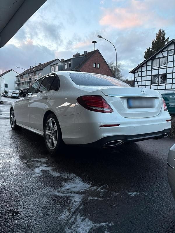 Gebraucht Mercedes E300 245 PS (180 kW) 2019 Weiß Limousine