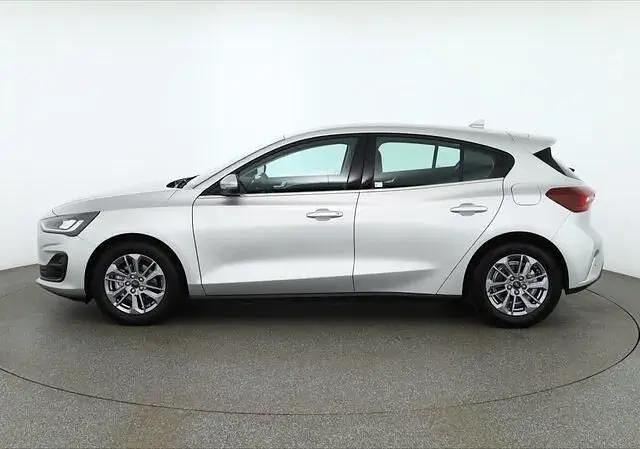 Używany Ford Focus Titanium 125 KM (91 kW) 2023 Srebrny Sedan/Limuzyna