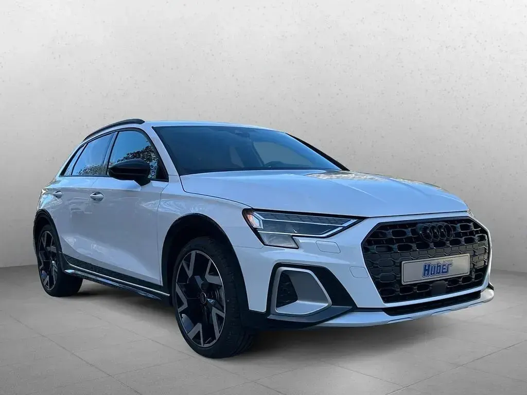Gebraucht Audi A3 Ambiente 150 PS (110 kW) 2025 Arkonaweiß Limousine