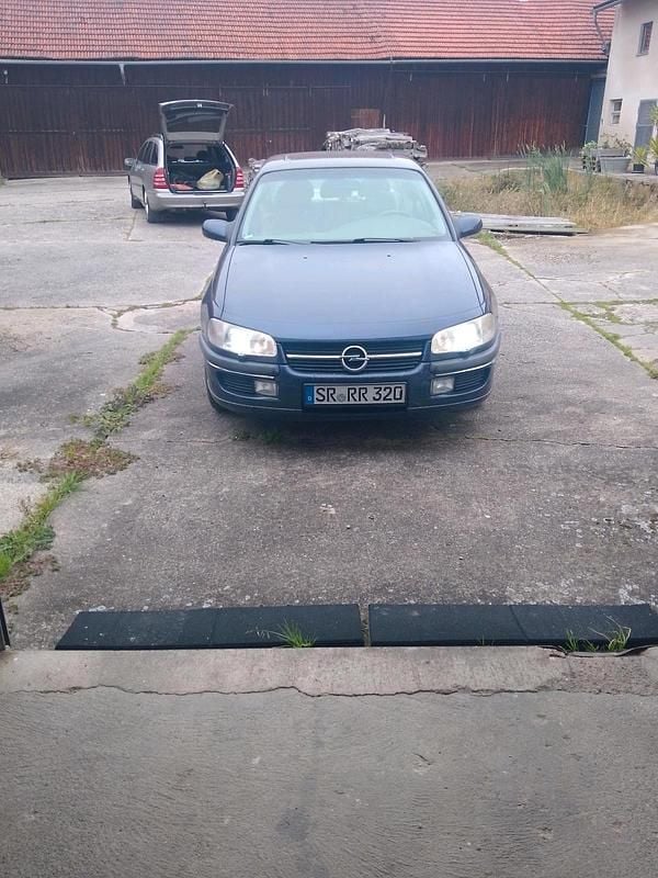 Blau Gebraucht 1998 Opel Omega Limousine | 2.700 € (Guter Preis) - Bild 1/4