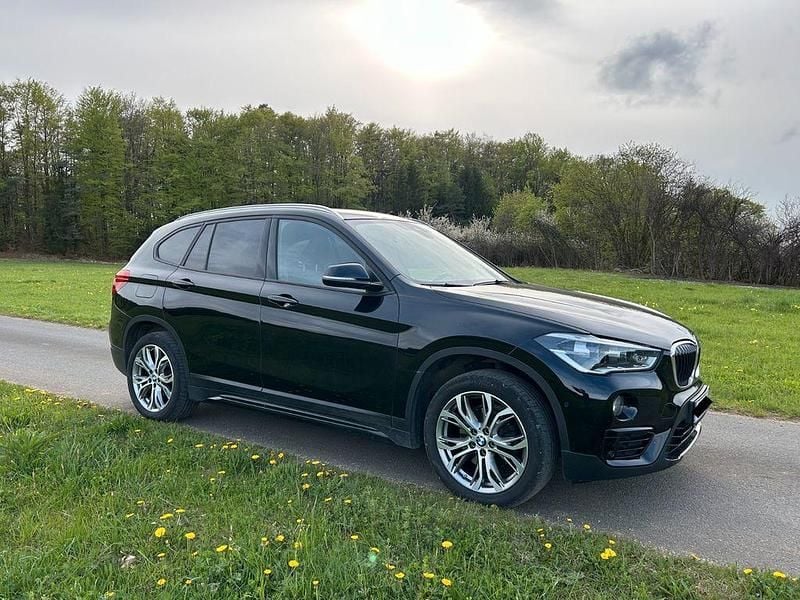 Schwarz Gebraucht 2018 BMW X1 Sport Line SUV | 18.900 € (Guter Preis) - Bild 1/4