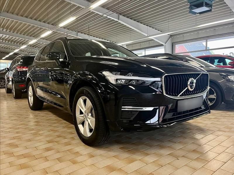 Gebraucht Volvo XC60 Momentum 197 PS (144 kW) 2022 Diverse metallic SUV