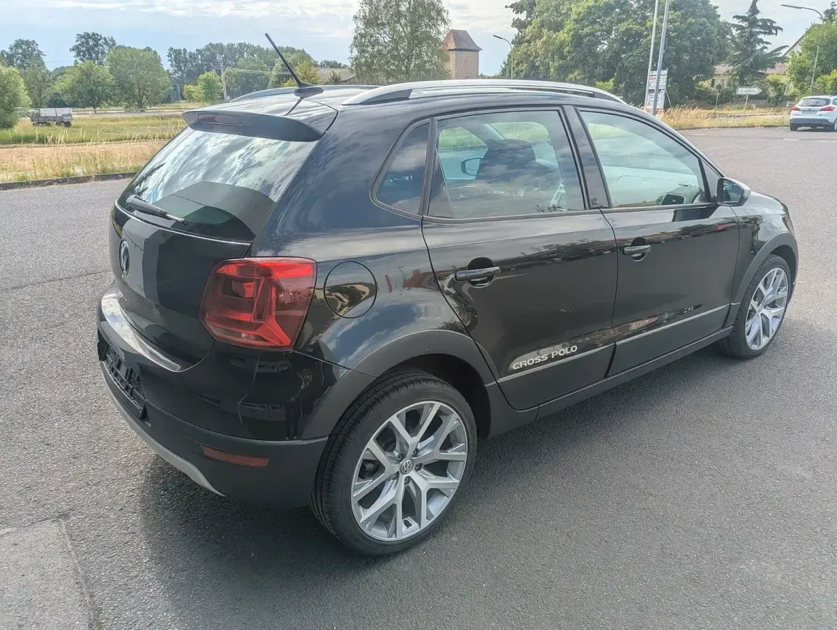 Gebraucht VW Polo Cross 110 PS (80 kW) 2016 Schwarz Kleinwagen