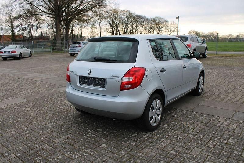 Gebraucht Skoda Fabia Cool Edition 75 PS (55 kW) 2013 Silber Limousine