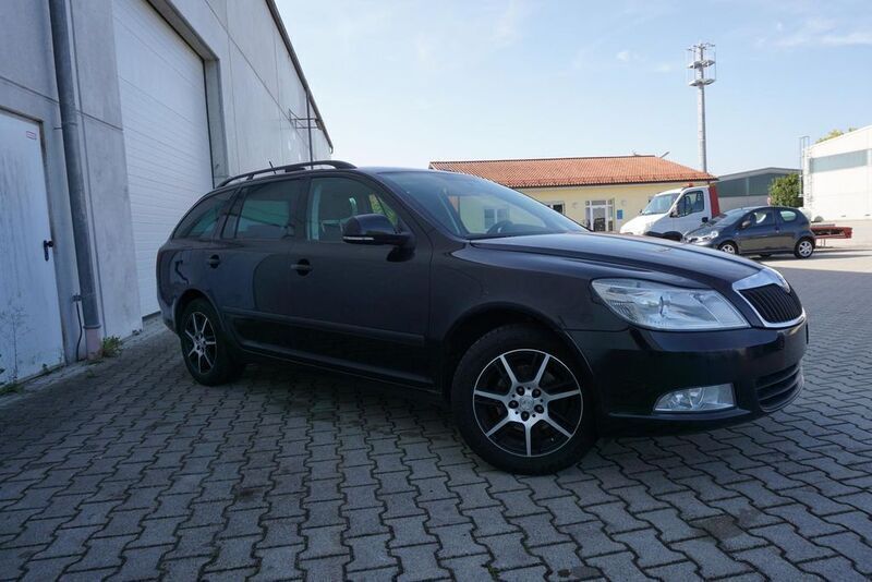 Schwarzmagic perleffekt Gebraucht 2012 Skoda Octavia Kombi | 2.995 € (Superpreis) - Bild 1/4