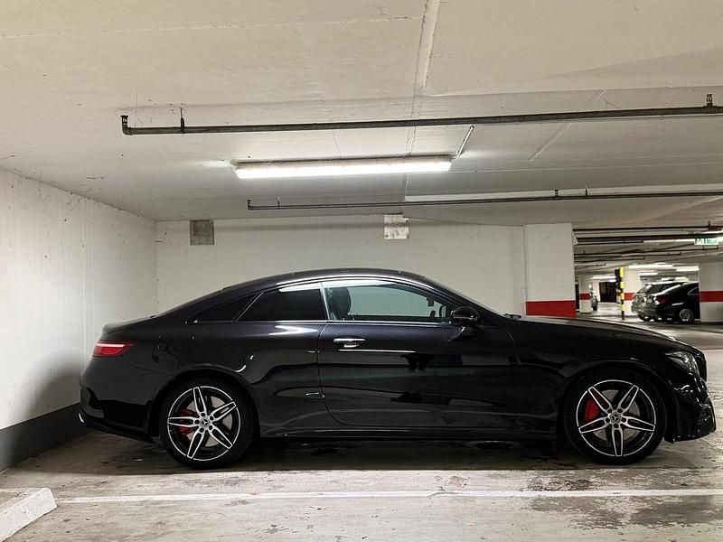 Gebraucht Mercedes E400 Night 333 PS (244 kW) 2017 Schwarz Coupé