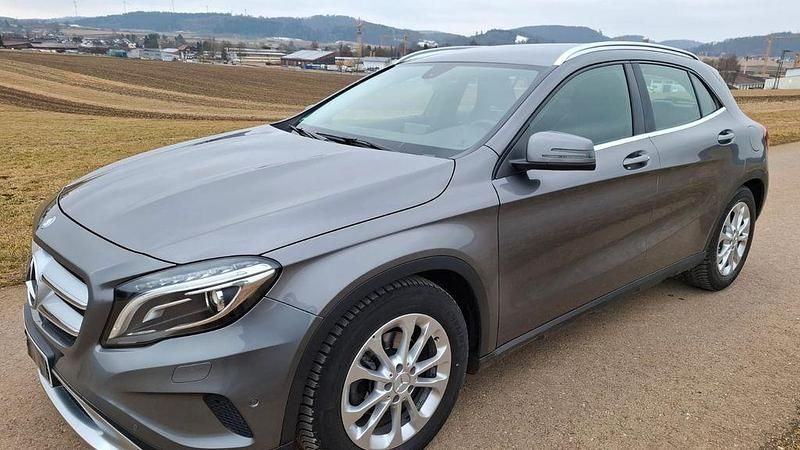 Gebraucht Mercedes GLA200 Urban 156 PS (114 kW) 2014 SUV