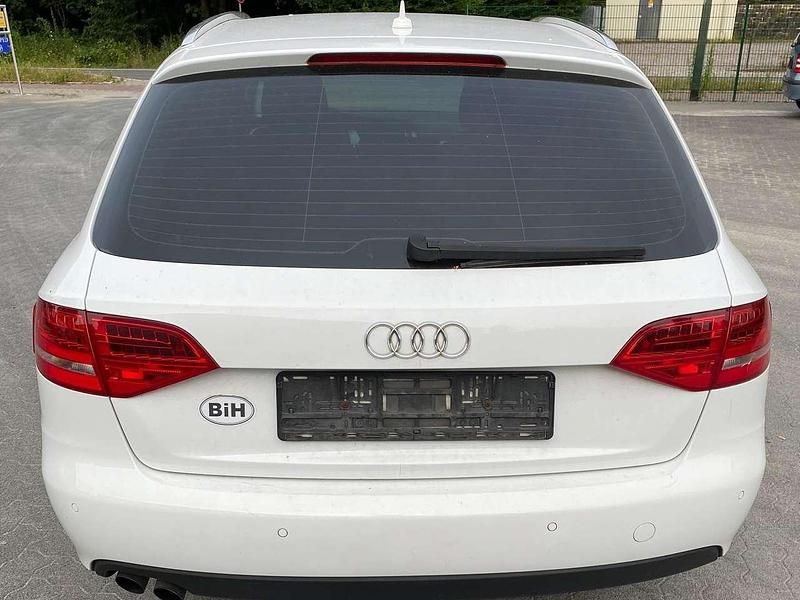 Gebraucht Audi A4 Attraction 143 PS (105 kW) 2011 Ibisweiß Kombi