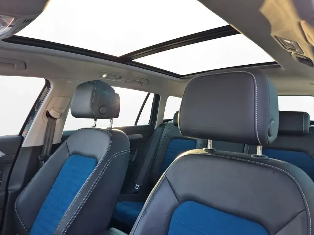 Gebraucht VW Passat Elegance 200 PS (147 kW) 2021 Aquamarinblau metallic Kombi