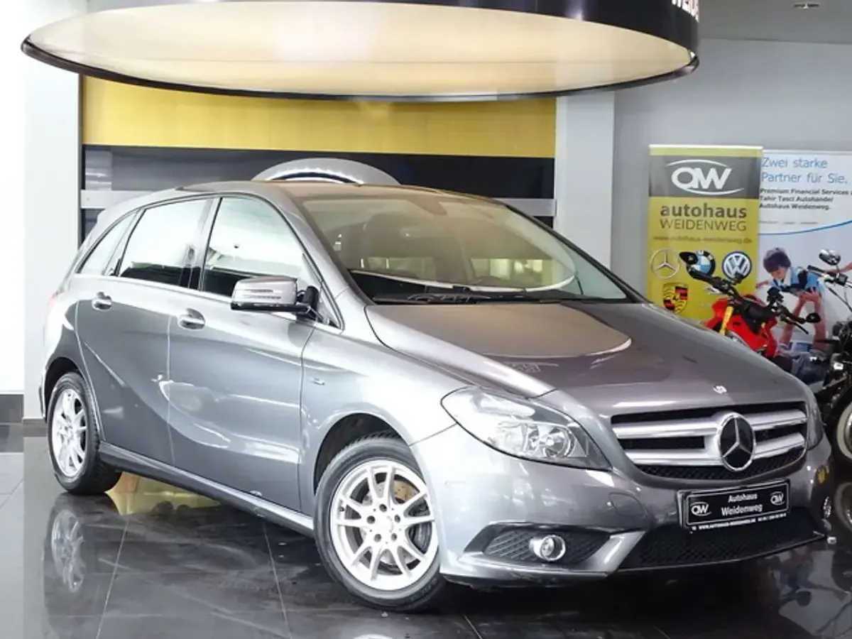 Gebraucht Mercedes B200 156 PS (114 kW) 2012 Grau Kleinwagen