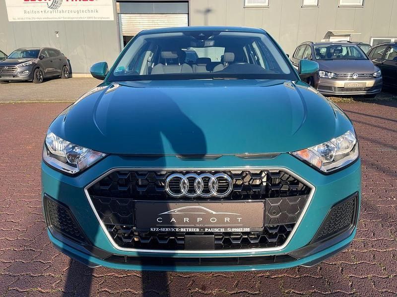 Gebraucht Audi A1 Sportback Advanced 95 PS (69 kW) 2019 Grün Kleinwagen