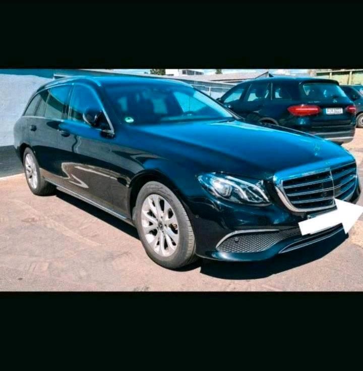 Schwarz Gebraucht 2018 Mercedes E220 Kombi | 18.950 € (Fairer Preis) - Bild 1/4