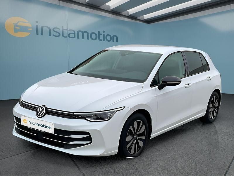 Weiß Gebraucht 2024 VW Golf VIII Kleinwagen | 30.249 € (Fairer Preis) - Bild 1/4