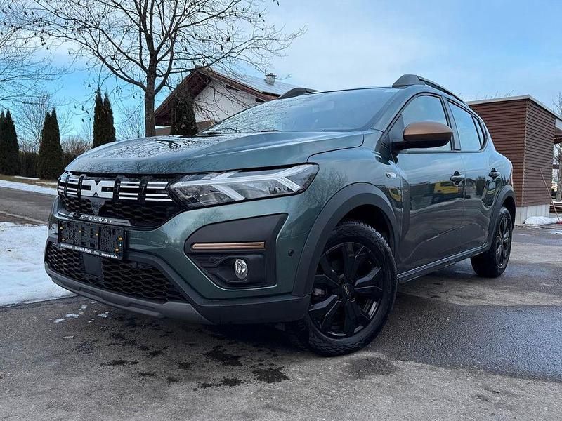 Grün Gebraucht 2023 Dacia Sandero Extreme SUV | 17.190 € (Fairer Preis) - Bild 1/4
