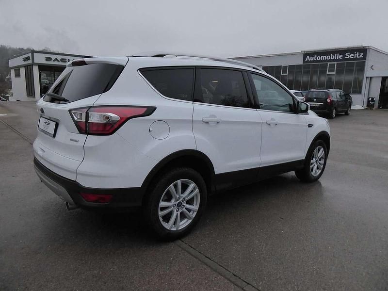 Gebraucht Ford Kuga Trend 150 PS (110 kW) 2018 Frozen white SUV
