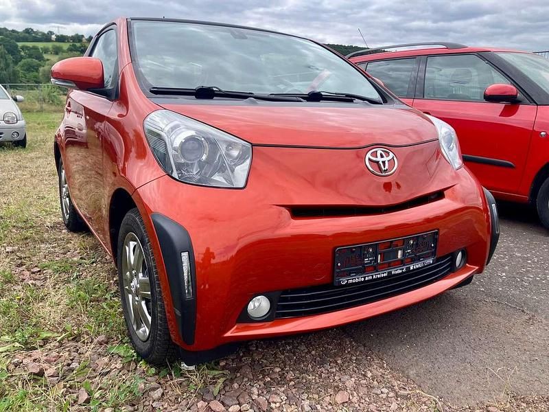 Rot Gebraucht 2011 Toyota iQ Kleinwagen | 8.000 € (Fairer Preis) - Bild 1/4