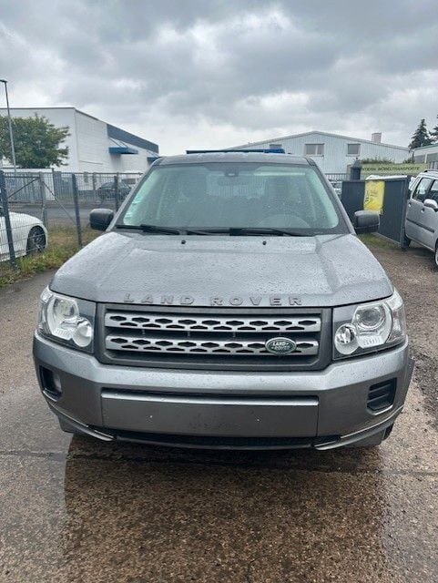 Grau Gebraucht 2011 Land Rover Freelander 2 SUV | 1.890 € - Bild 1/4