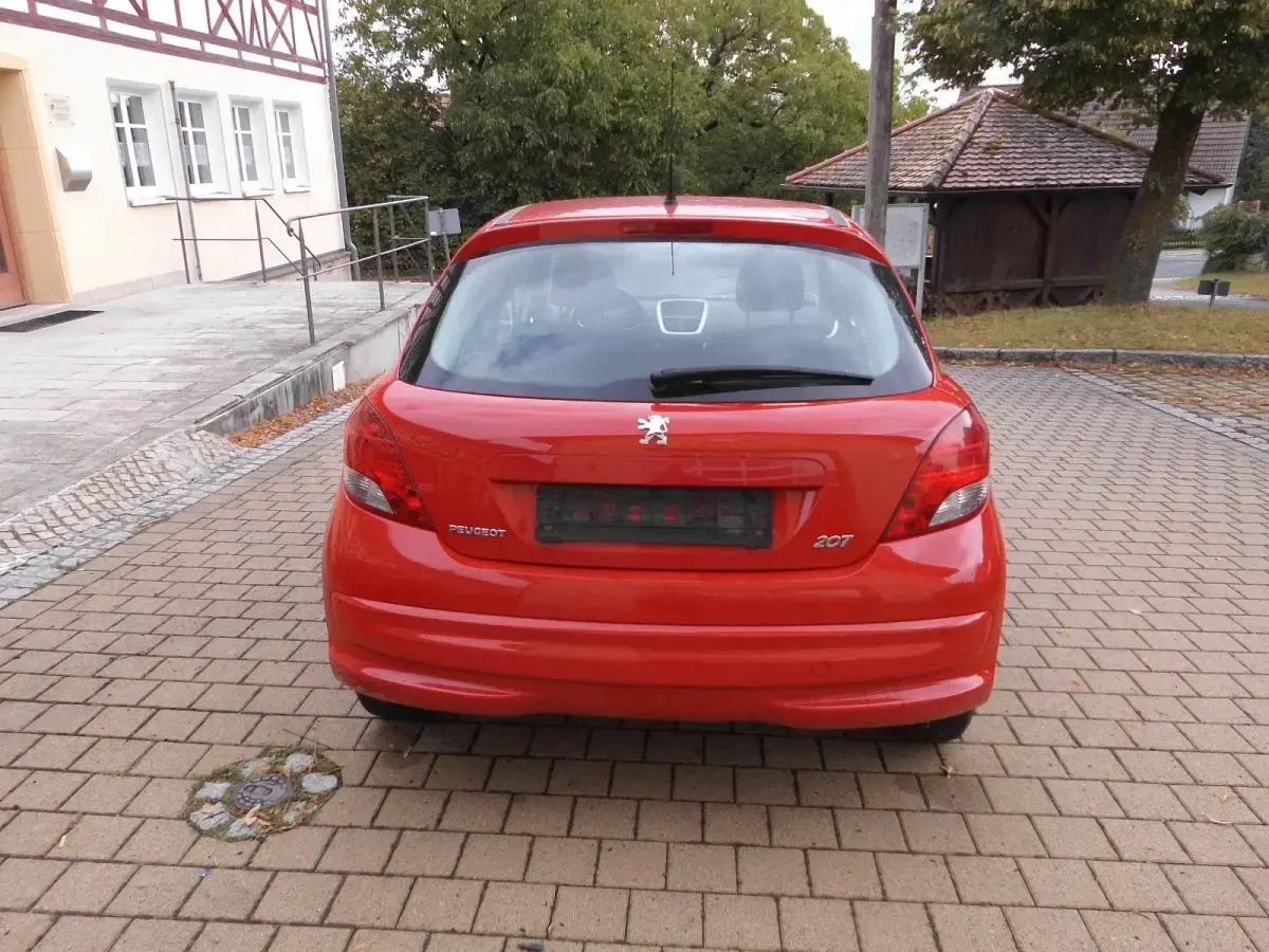 Gebraucht Peugeot 207 Forever 95 PS (69 kW) 2012 Rot Kleinwagen