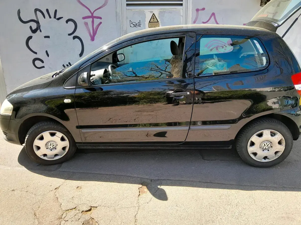 Gebraucht VW Fox 54 PS (39 kW) 2005 Schwarz Kleinwagen