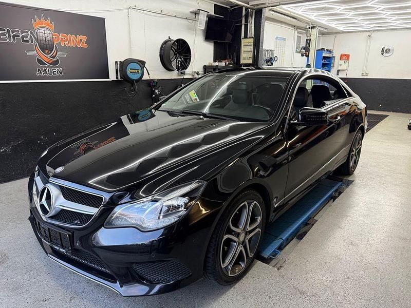 Gebraucht Mercedes E200 AMG 184 PS (135 kW) 2016 Schwarz Coupé