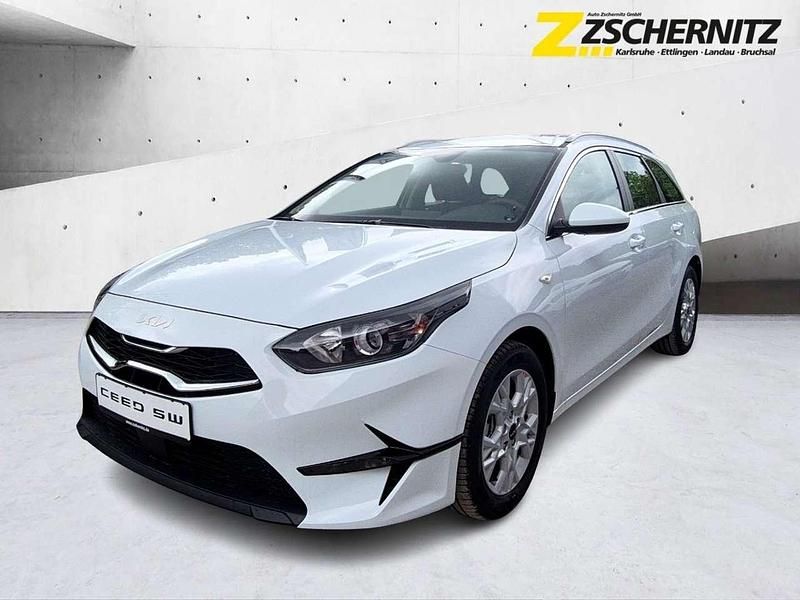 (wd) casa white s Gebraucht 2025 Kia Ceed Sportswagon Comfort Kombi | 25.960 € (Superpreis) - Bild 1/4
