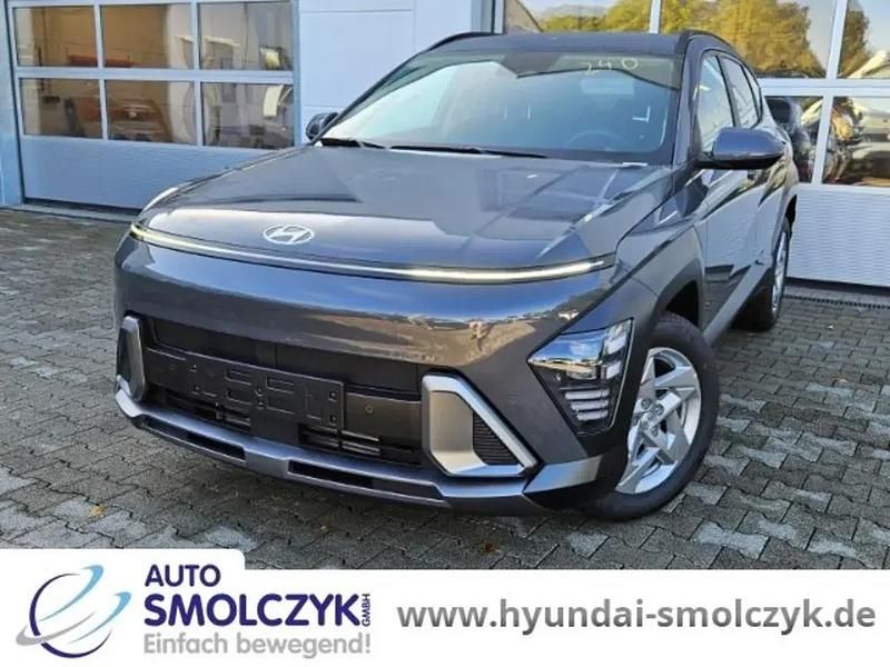 Grau Neu 2025 Hyundai Kona Trend SUV | 27.390 € (Guter Preis) - Bild 1/4