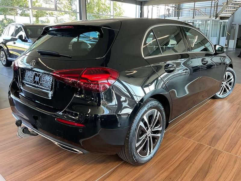 Gebraucht Mercedes A200 Progressive 150 PS (110 kW) 2024 Kosmosschwarz  metalliclack Kleinwagen