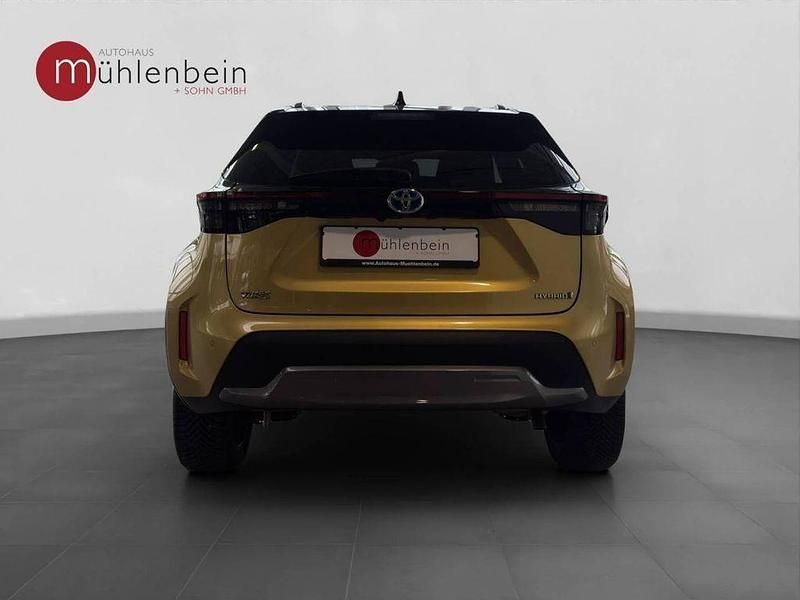 Gebraucht Toyota Yaris Cross 116 PS (85 kW) 2022 Warmgold/schwarz SUV