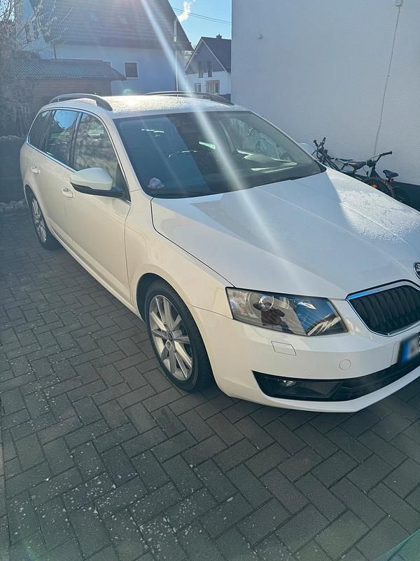 Gebraucht Skoda Octavia 150 PS (110 kW) 2014 Weiß Kleinwagen