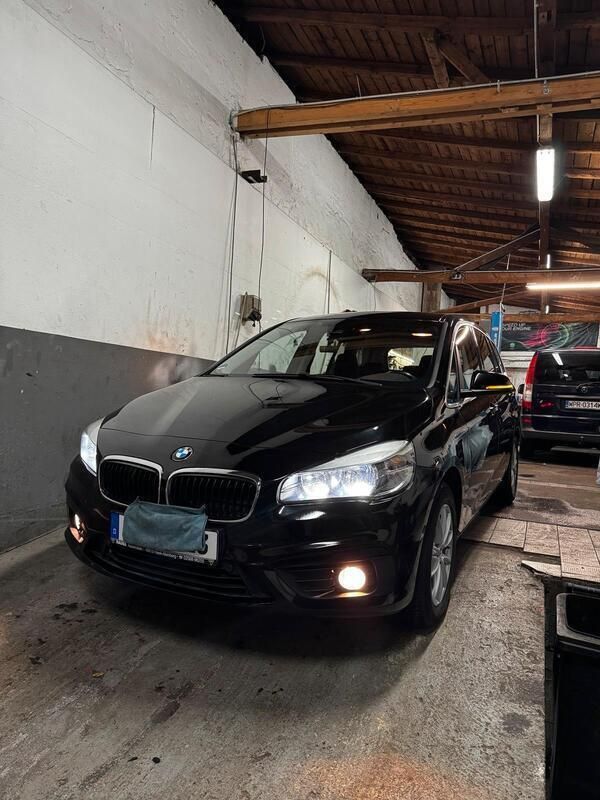 Schwarz Gebraucht 2016 BMW 216 Van / Kleinbus | 7.100 € (Fairer Preis) - Bild 1/4