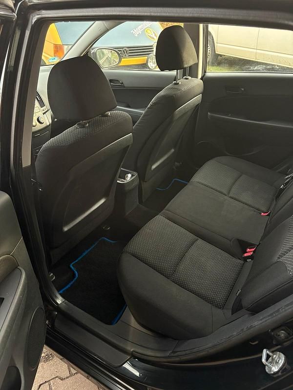 Gebraucht Hyundai i30 90 PS (66 kW) 2011 Schwarz Kombi