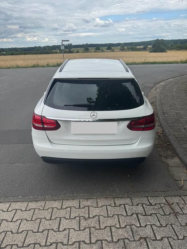 Weiß Gebraucht 2016 Mercedes C220 Kombi | 16.000 € (Guter Preis) - Bild 1/4