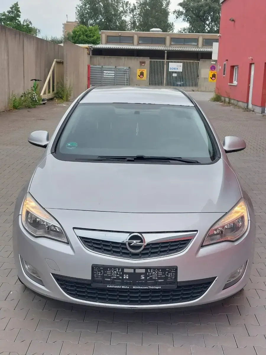 Gebraucht Opel Astra Sport 90 PS (66 kW) 2011 Silber Kombi