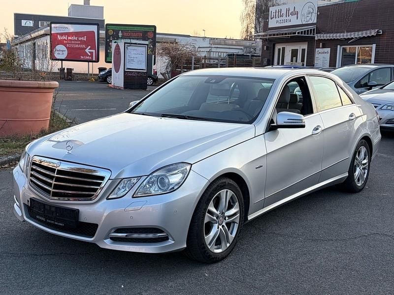 Gebraucht Mercedes E250 204 PS (150 kW) 2011 Silber Limousine