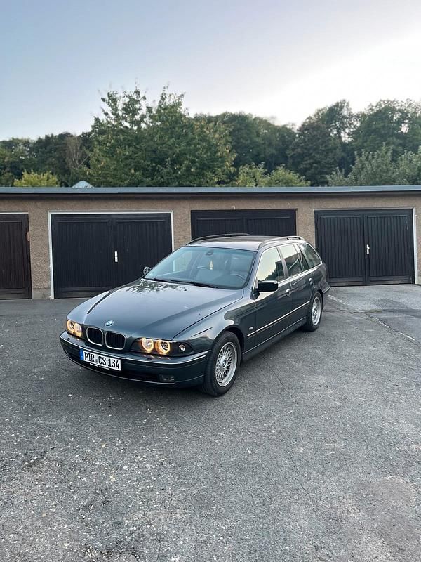 Grau Gebraucht 2000 BMW 523 Kombi | 4.000 € - Bild 1/4