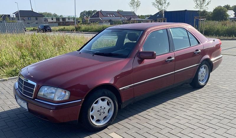 Rot Gebraucht 1995 Mercedes C280 Elegance Limousine | 4.900 € - Bild 1/4