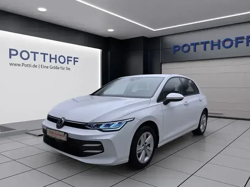 Gebraucht VW Golf VIII Life 116 PS (85 kW) 2024 Weiß Limousine