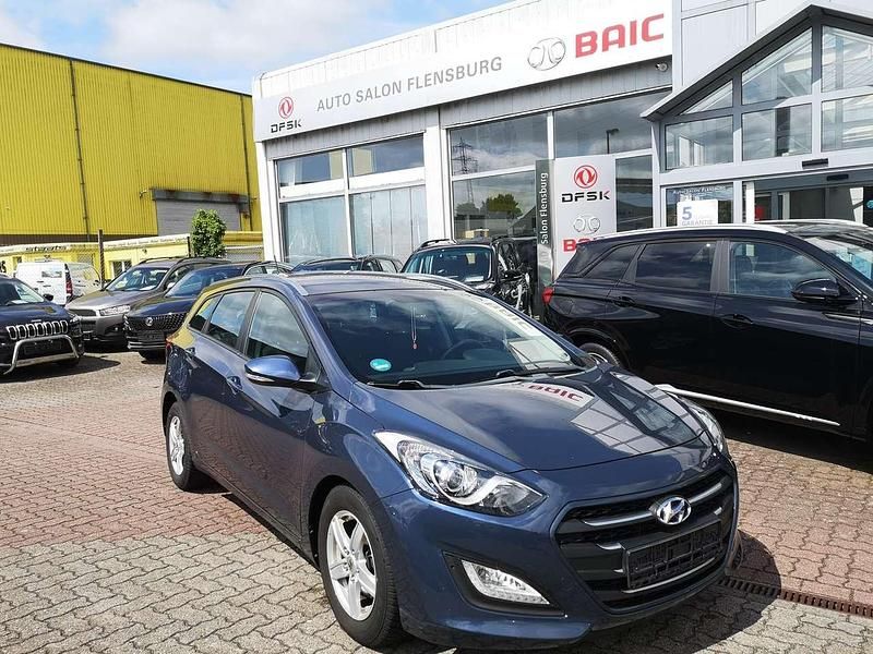 Stargazing blue Gebraucht 2017 Hyundai i30 Trend Kombi | 9.950 € (Guter Preis) - Bild 1/4