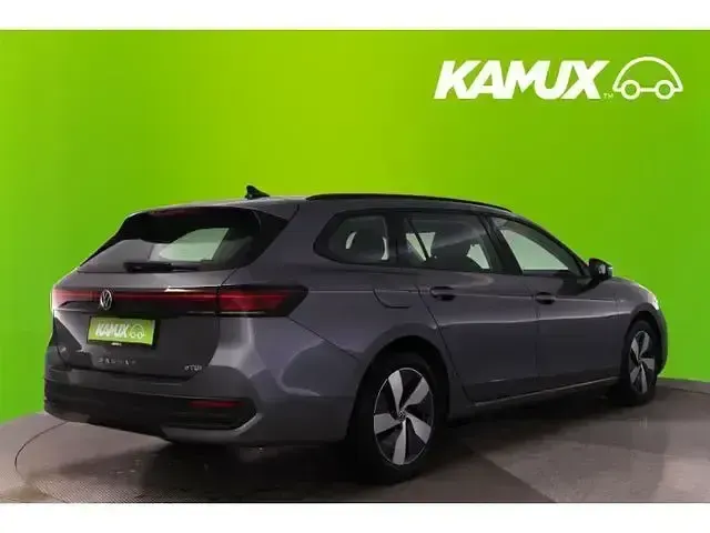 Gebraucht VW Passat 150 PS (110 kW) 2025 Platinum grey Kombi
