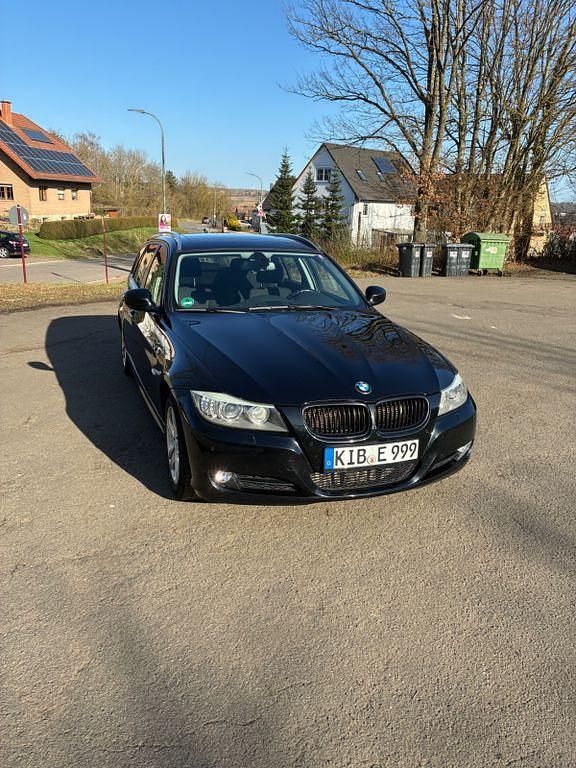 Gebraucht BMW 320 Performance 197 PS (144 kW) 2011 Schwarz Kombi