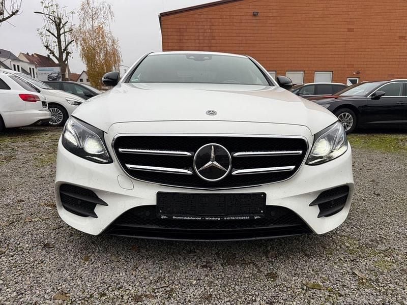 Polarweiss Gebraucht 2020 Mercedes E300 AMG Limousine | 28.900 € (Fairer Preis) - Bild 1/4