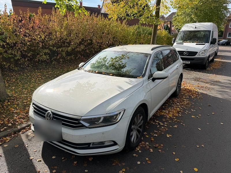 Weiß Gebraucht 2018 VW Passat Comfortline Kombi | 11.500 € (Teuer) - Bild 1/4