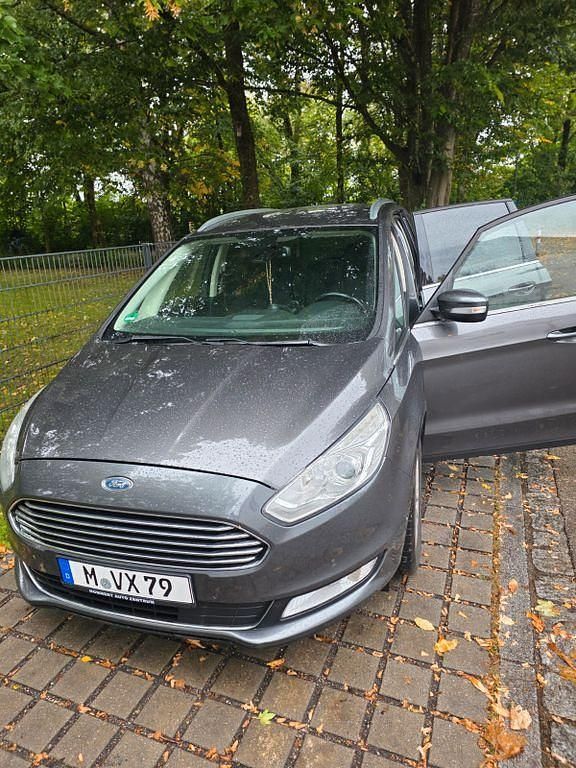 Grau Gebraucht 2015 Ford Galaxy Titanium Van / Kleinbus | 15.999 € (Fairer Preis) - Bild 1/4