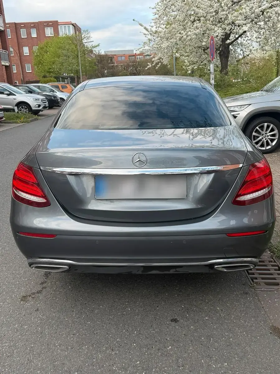 Gebraucht Mercedes E220 194 PS (142 kW) 2019 Grau Limousine