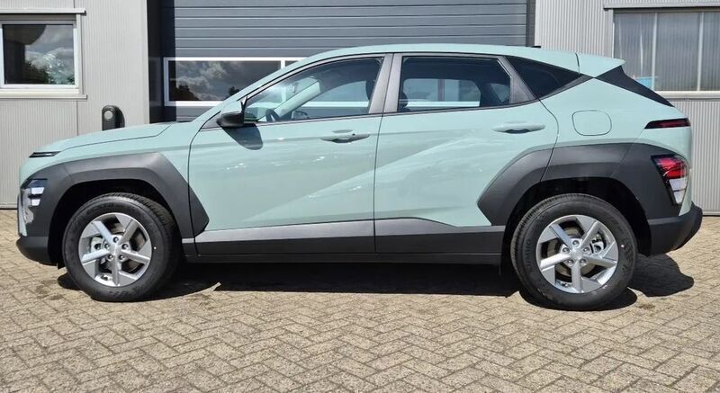 Grün Neu 2025 Hyundai Kona Select SUV | 26.995 € (Superpreis) - Bild 1/4