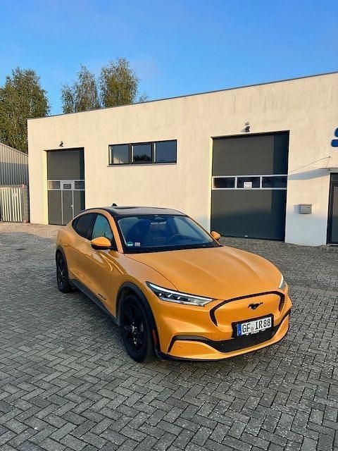 Orange Gebraucht 2023 Ford Mustang Mach-E Extended Range SUV | 34.500 € (Fairer Preis) - Bild 1/4