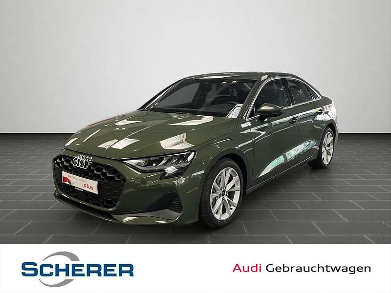Distriktgrün metallic (metallic) Gebraucht 2025 Audi A3 Ambiente Limousine | 32.490 € (Guter Preis) - Bild 1/4