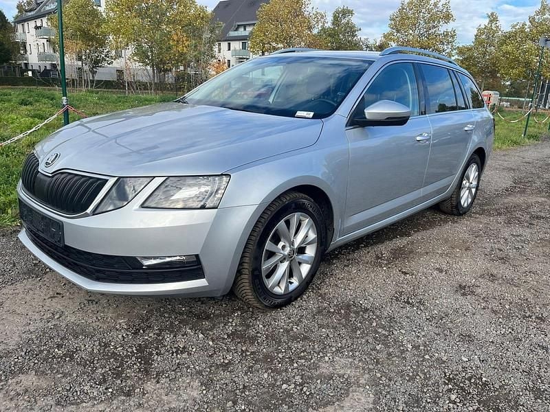 Silber Gebraucht 2018 Skoda Octavia Kombi | 9.390 € (Superpreis) - Bild 1/4
