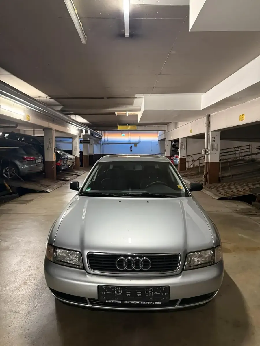 Second-hand Audi A4 102 CP (75 kW) 1998 Argintiu Berlinǎ
