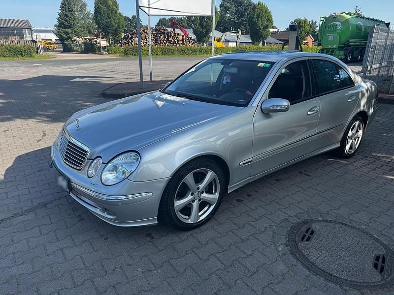 Usata Mercedes E320 204 CV (150 kW) 2005 Grigio Berlina